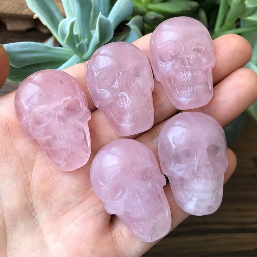 天然水晶の手彫り宇宙人の頭蓋骨 天然水晶の手彫り宇宙人の頭蓋骨